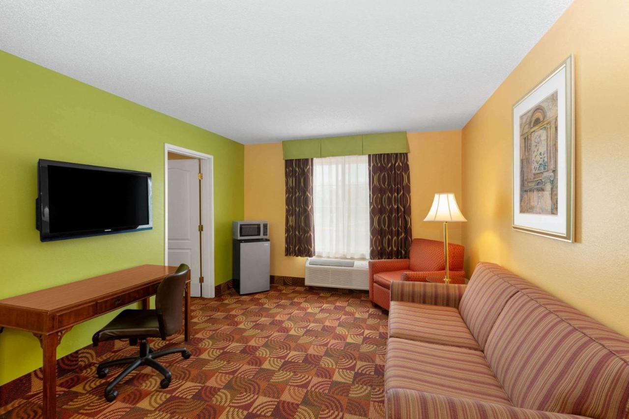 Super 8 By Wyndham Lake Of The Ozarks Eldon Eksteriør bilde