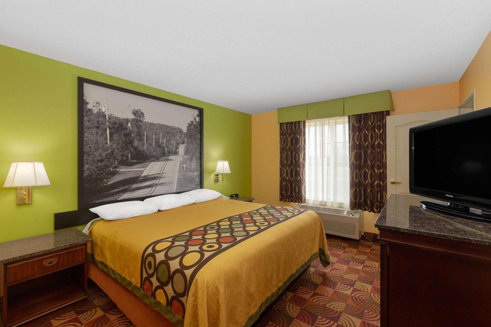 Super 8 By Wyndham Lake Of The Ozarks Eldon Eksteriør bilde