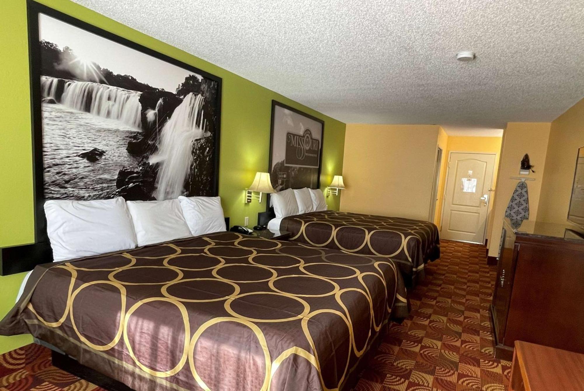 Super 8 By Wyndham Lake Of The Ozarks Eldon Eksteriør bilde
