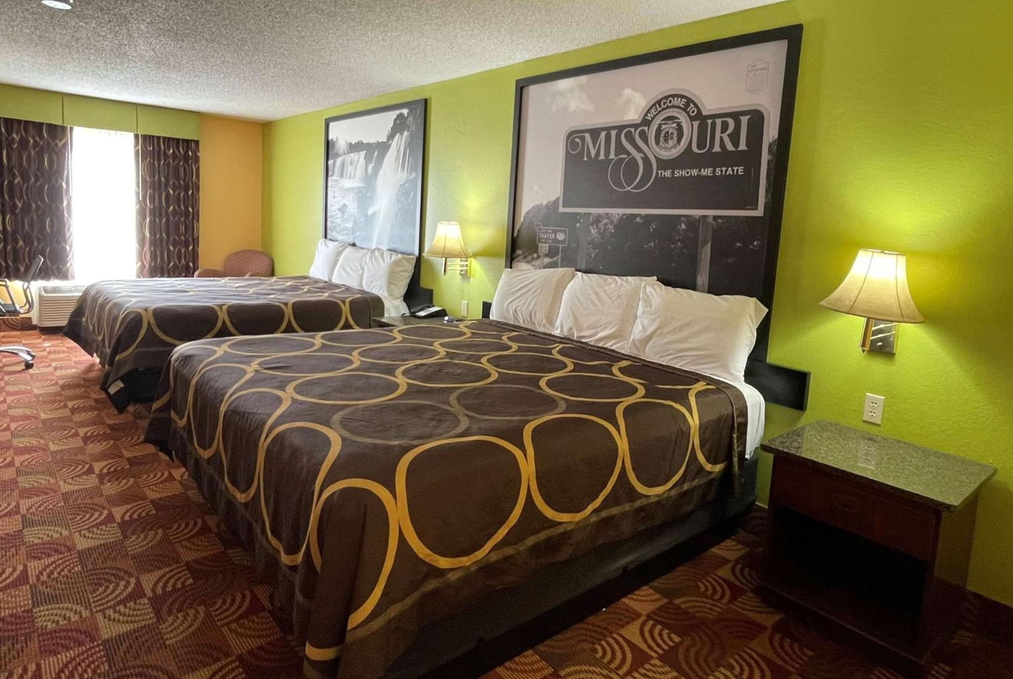 Super 8 By Wyndham Lake Of The Ozarks Eldon Eksteriør bilde