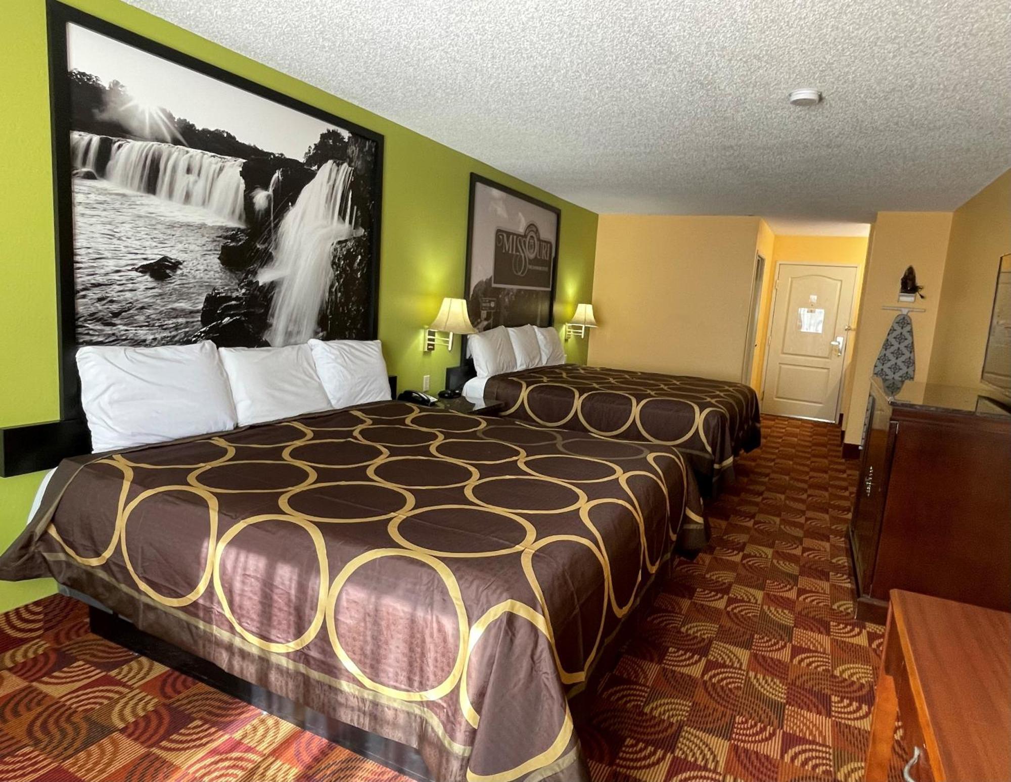 Super 8 By Wyndham Lake Of The Ozarks Eldon Eksteriør bilde