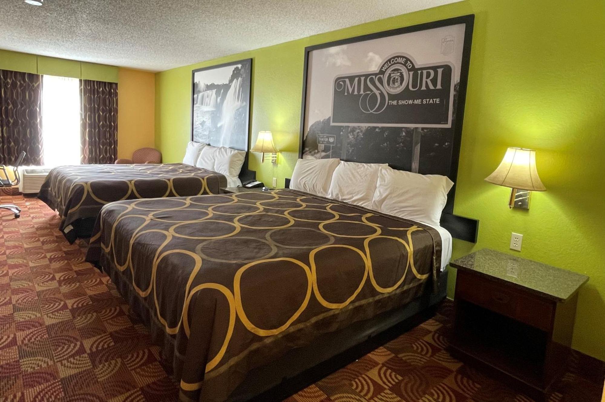 Super 8 By Wyndham Lake Of The Ozarks Eldon Eksteriør bilde