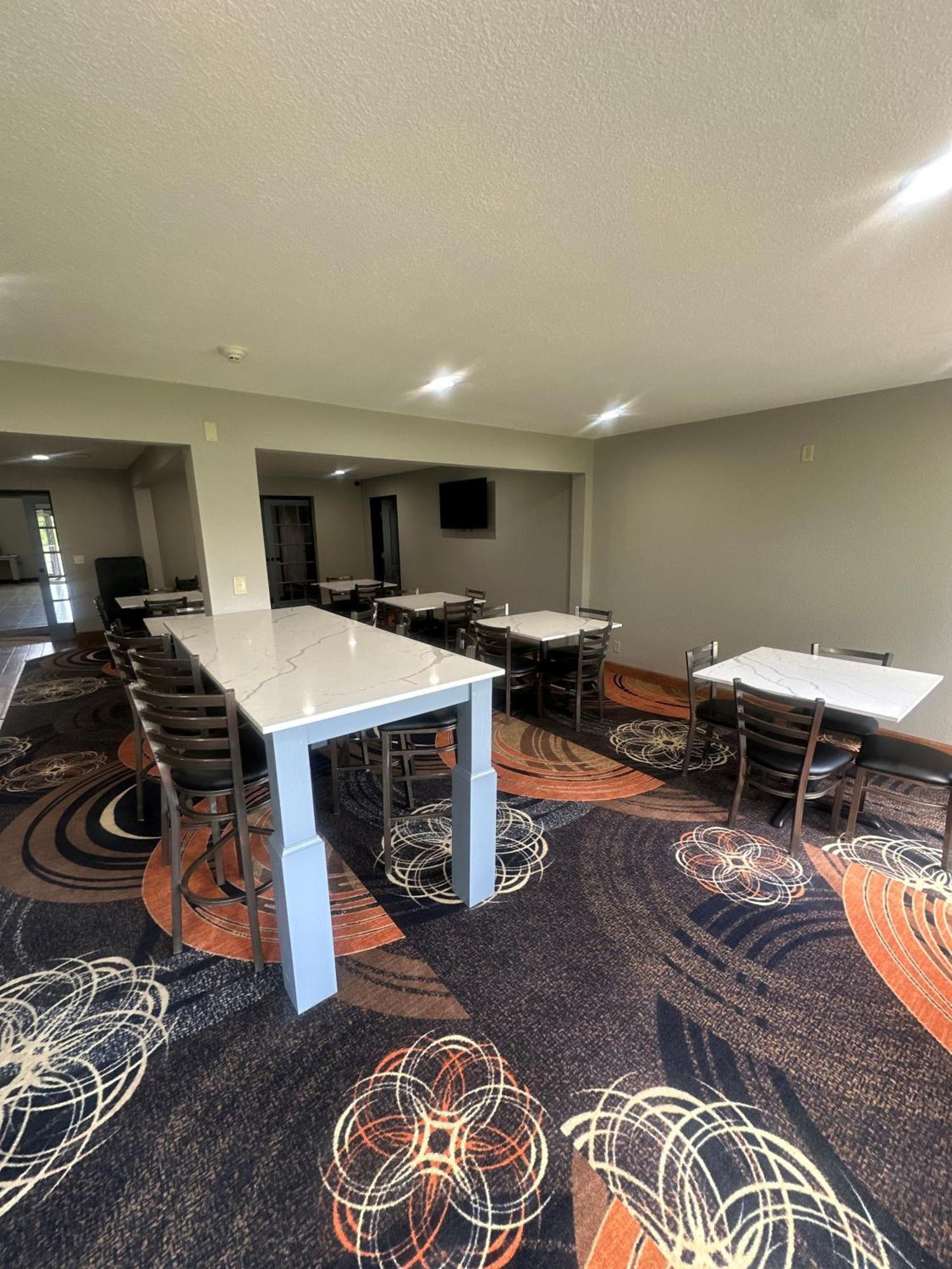 Super 8 By Wyndham Lake Of The Ozarks Eldon Eksteriør bilde