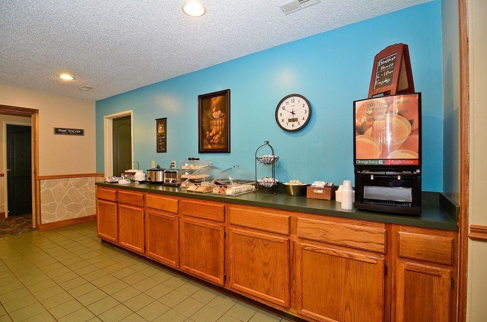 Super 8 By Wyndham Lake Of The Ozarks Eldon Eksteriør bilde