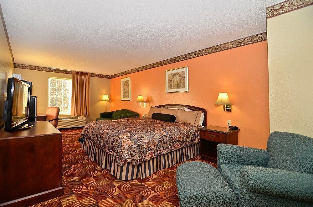 Super 8 By Wyndham Lake Of The Ozarks Eldon Eksteriør bilde