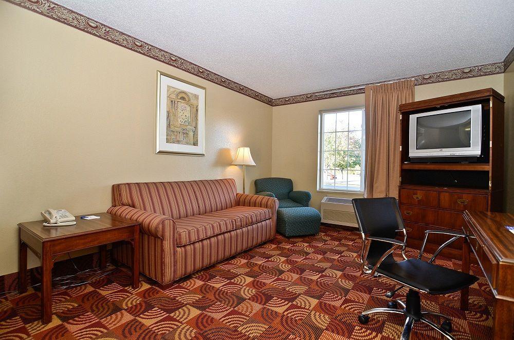 Super 8 By Wyndham Lake Of The Ozarks Eldon Eksteriør bilde
