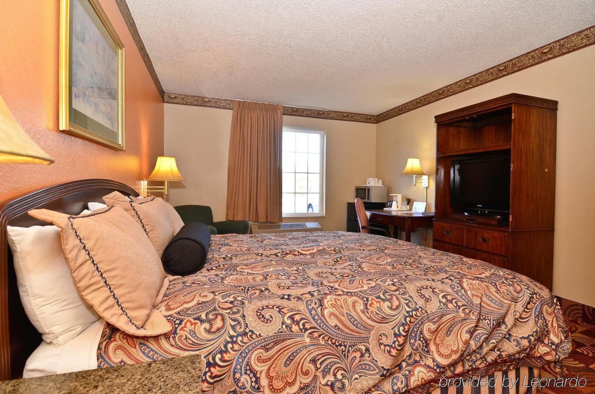Super 8 By Wyndham Lake Of The Ozarks Eldon Eksteriør bilde