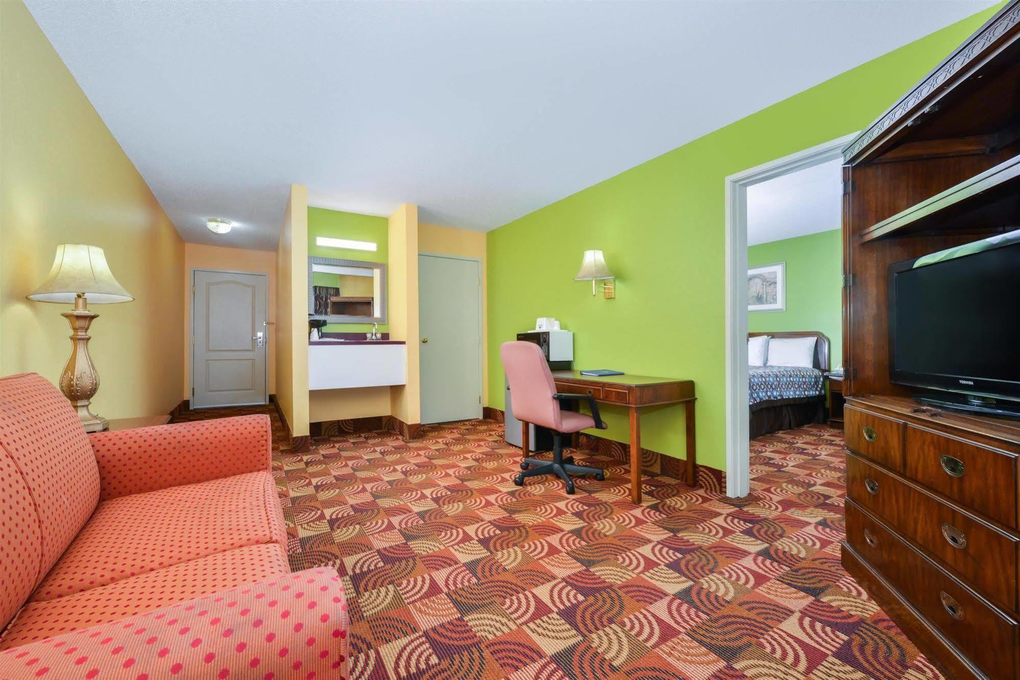 Super 8 By Wyndham Lake Of The Ozarks Eldon Eksteriør bilde